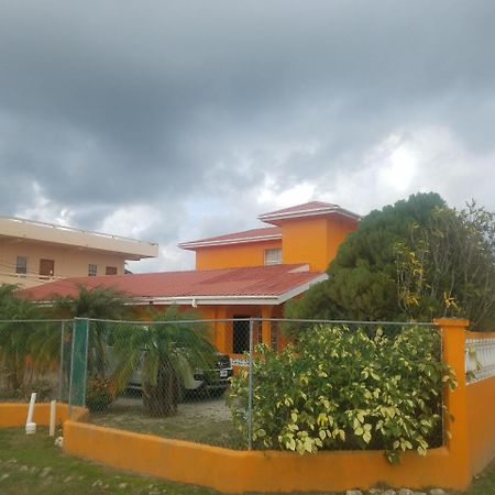 Cozy Lakeview Studio Near Airport Belize City Exterior photo