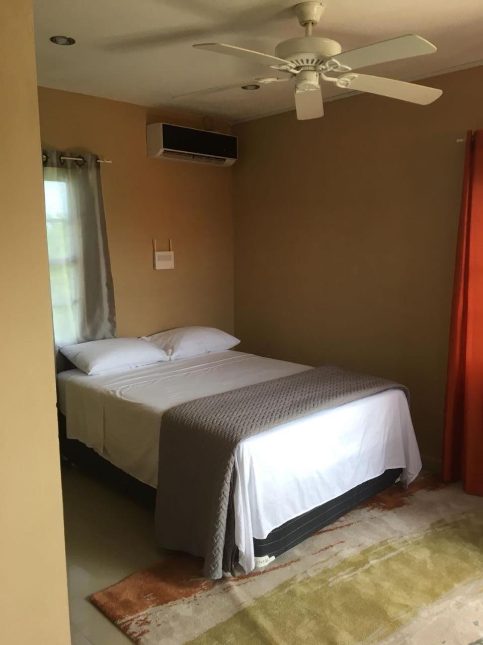 Cozy Lakeview Studio Near Airport Belize City Exterior photo