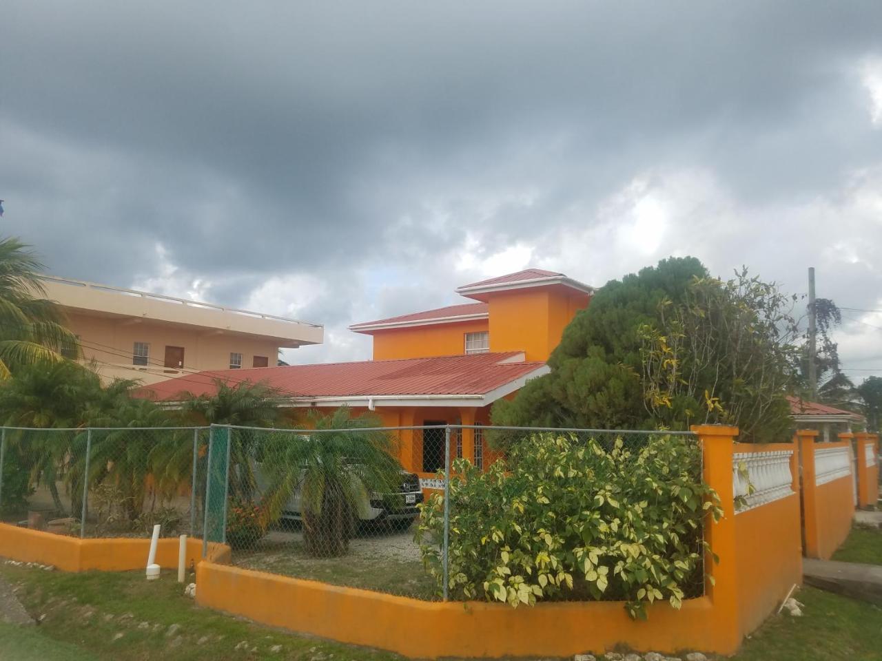 Cozy Lakeview Studio Near Airport Belize City Exterior photo